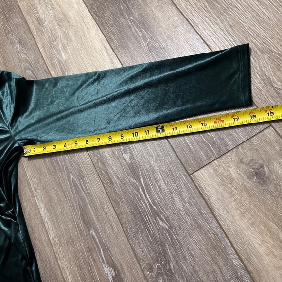 🛍️NWT Tommy Hilfiger gorgeous velvet wrap style top size large - Picture 4 of 11